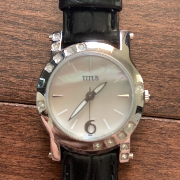 Simple black watch - Picture 2 of 3